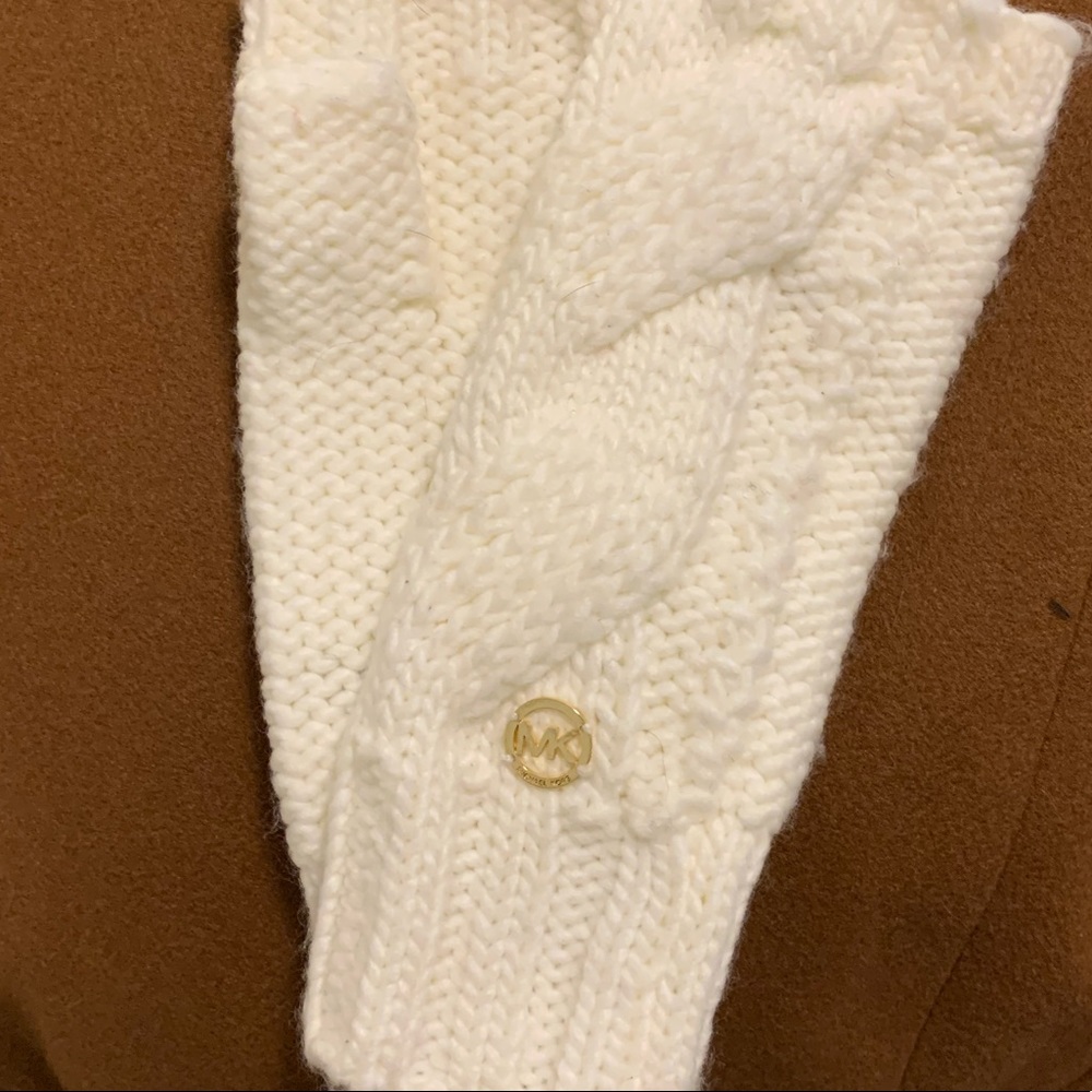 Scarf and Gloves - Picture 3 of 5